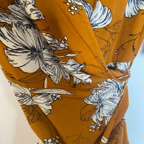 NWT Flowy Flowered Wrap Mini Dress, XS/S - Picture 5 of 5